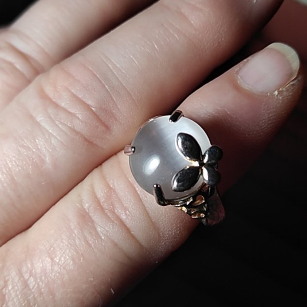 Ring - Picture 2 of 4